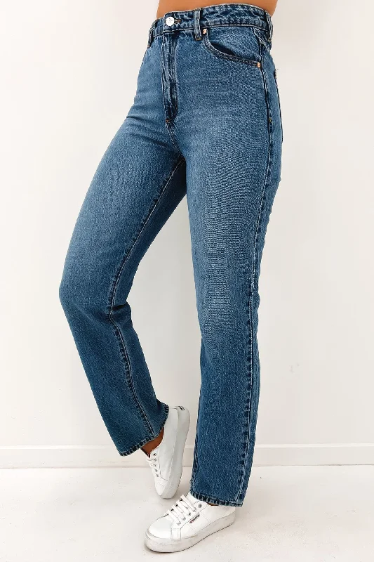 A 94 High Straight Jean Zoey Organic Comfortable Zip-Up Skinny Jeans