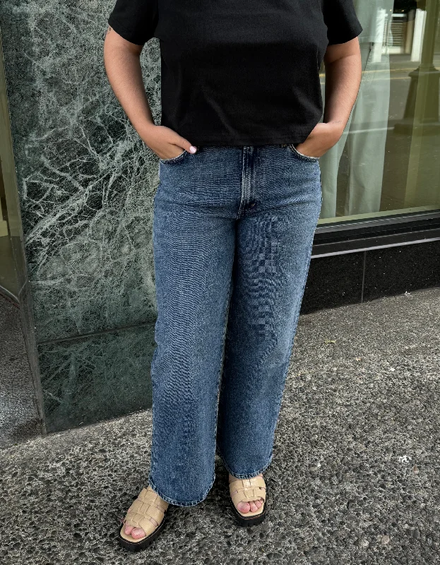 Harper Crop Jean in Moor Casual Distressed Skinny Jeans