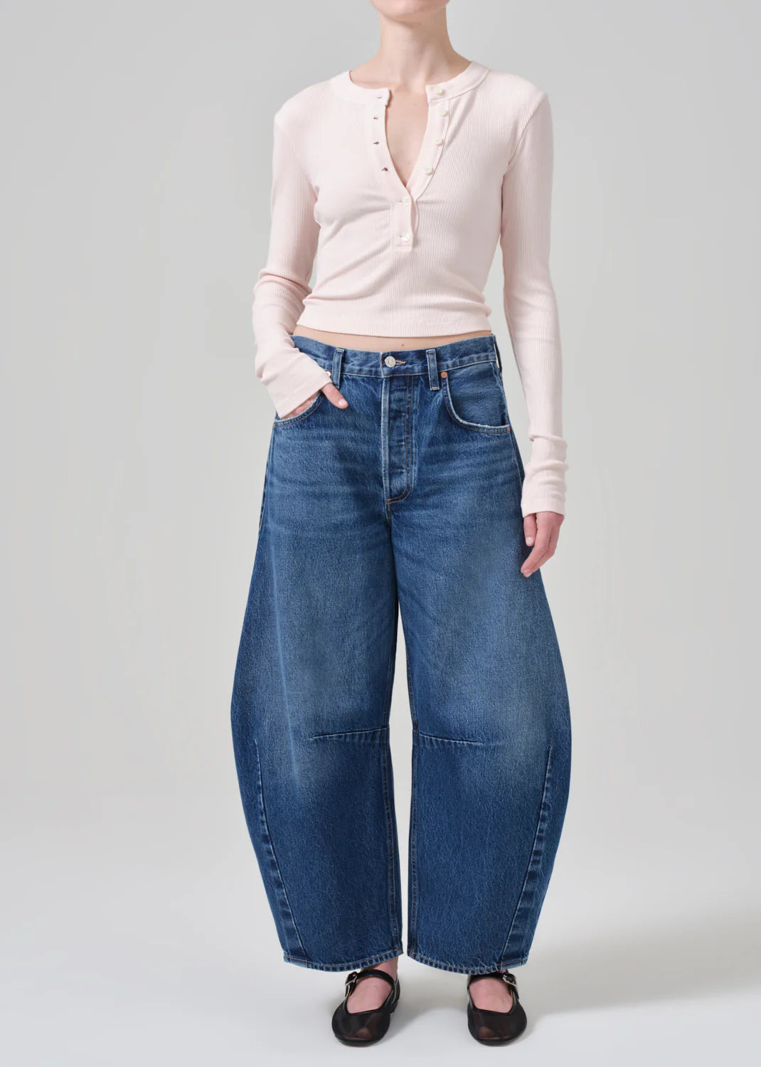 Horseshoe Jean Fashionable Frayed Hem Denim